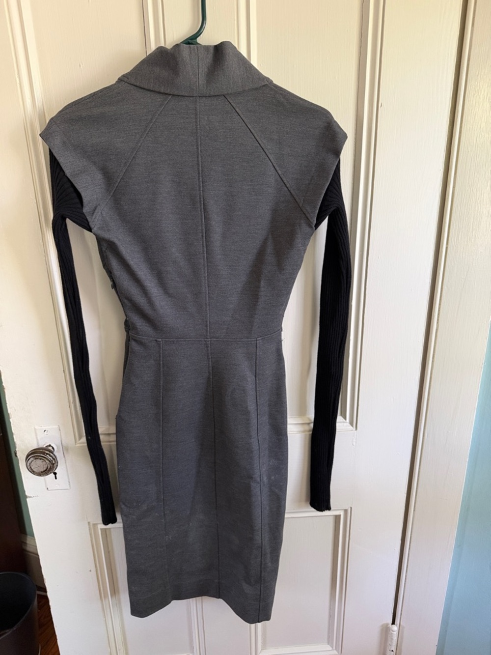 Gucci Gray Dress with Black Long Sleeves - Picture 4 of 10